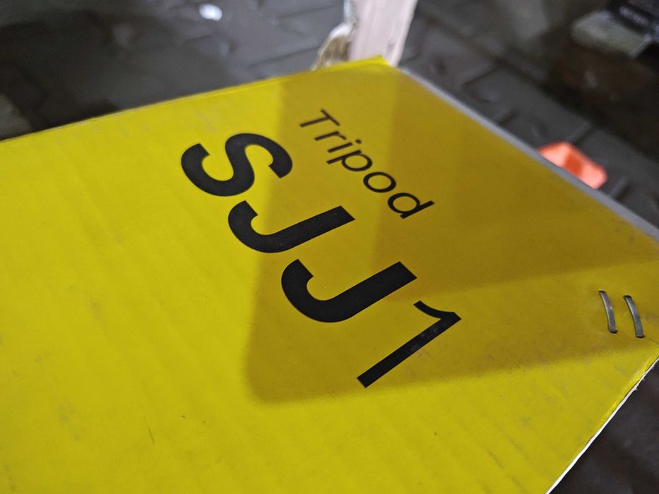 Niwelator firmy NIVEL ze statywem