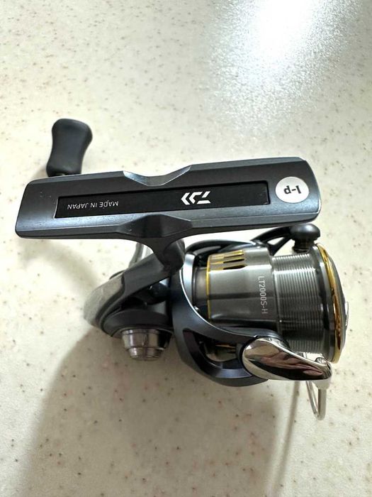 Котушка Daiwa 23 Airity LT-2000S-H