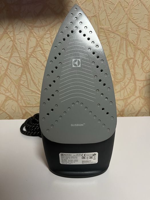 Праска Electrolux E8SI2-6OG – потужна та сучасна для ідеальної гладі!