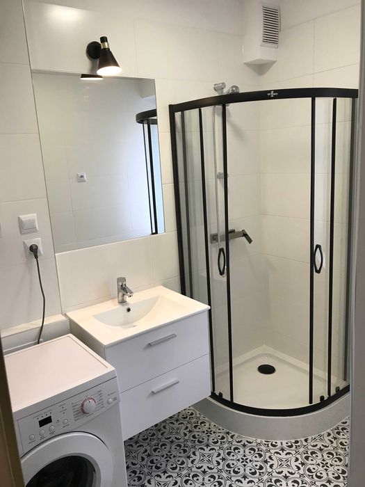 Pokój do wynajęcia. W cenie: woda, prąd, gaz, ogrzewanie, internet.