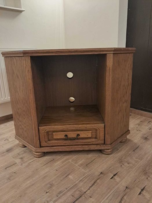 Rogowa, dębowa szafka RTV z szufladą