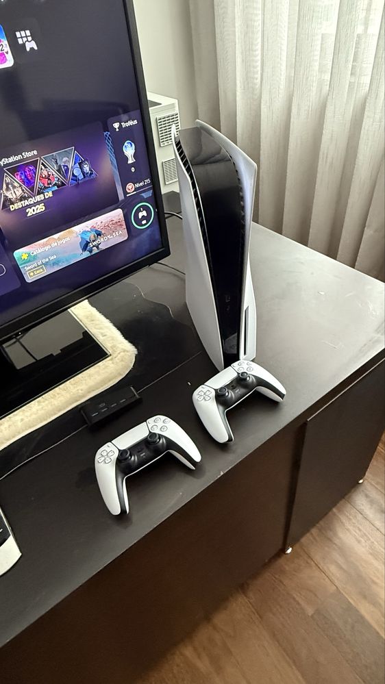 Ps5 standard completamente nova com 2 comandos