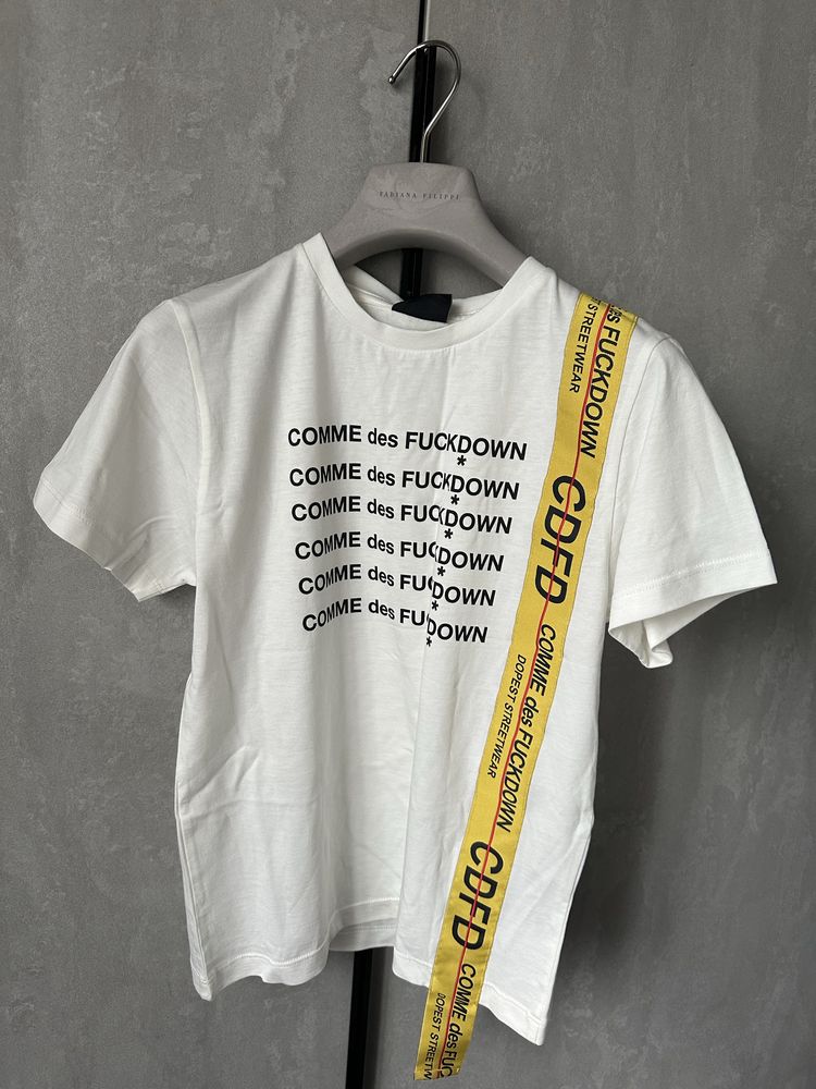 Футболка Comme des fuckdown 140р