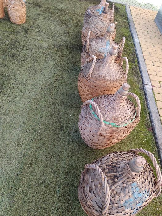 Garrafões de vidro empalhados de 20L e de 10L