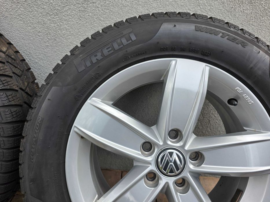 Koła z oponami zimowymi 215/60/R16, oryginalne felgi VW