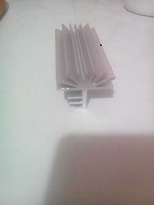 Алюминевые радиаторы для охлаждения транзисторов и микросхем.  1 и 2 .