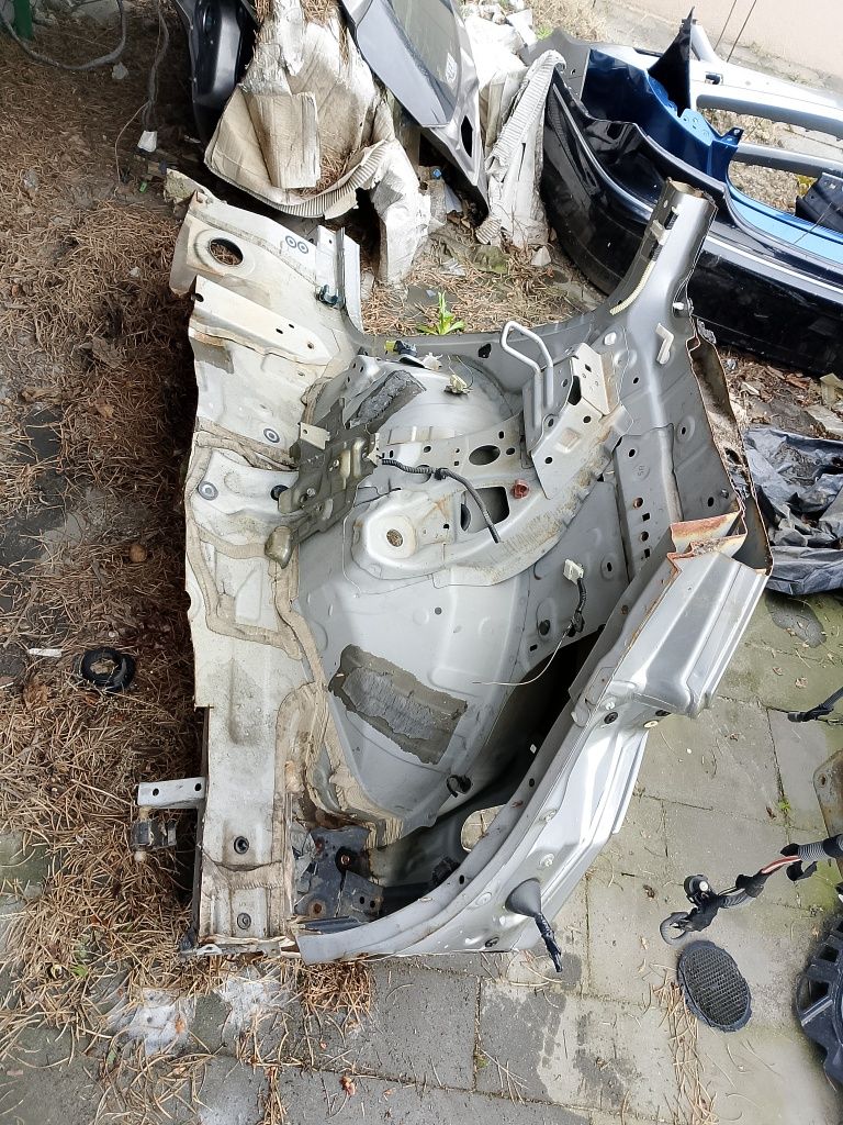 Toyota Auris 2 HB Tylni Prawy Błotnik