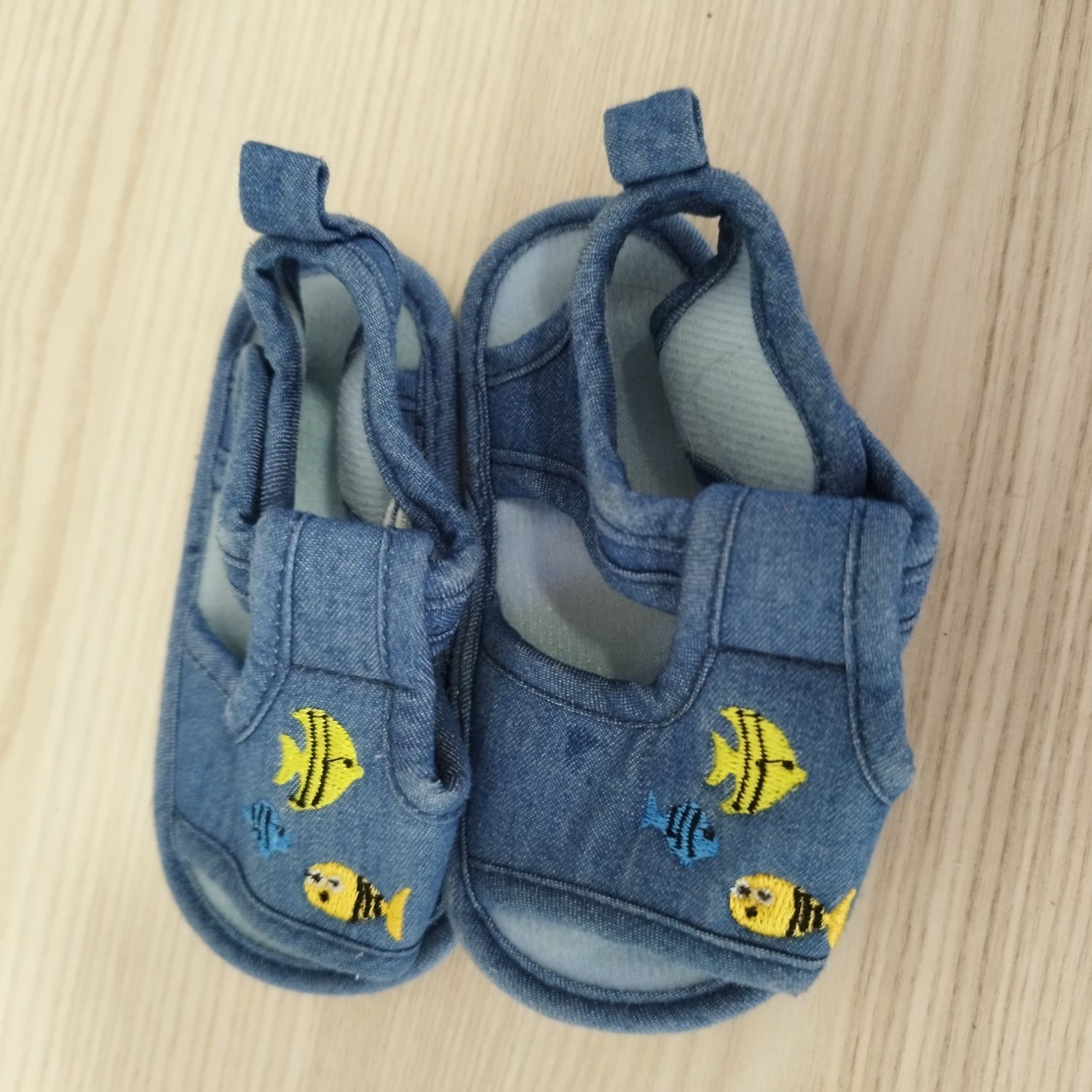 Sandałki niemowlęce niechodki buty 13 cm