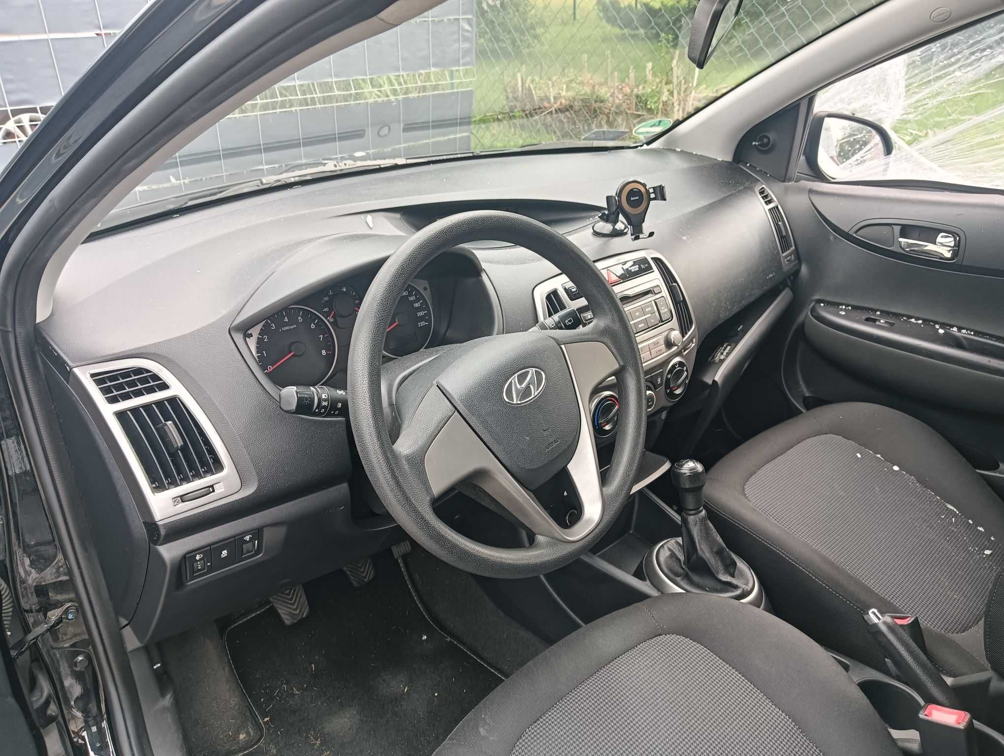 Hyundai i20 uszkodzony
