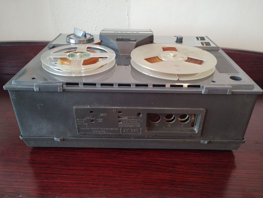 Magnetofon szpulowy ZK 140 - lampowy z magicznym okiem