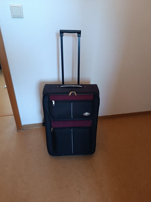 Чемодан средний 60*40*20см