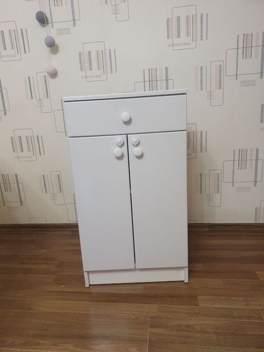 Комод білий з ящиком і поличками