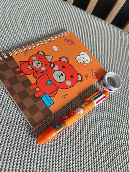 Notes + długopis z kolorowymi wkładami zestaw dla dziecka Miś szkolny