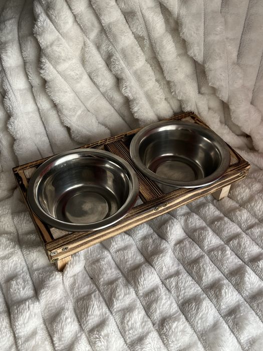 Stylowe miszeczki dla kota/małego psa na drewnianej podstawce