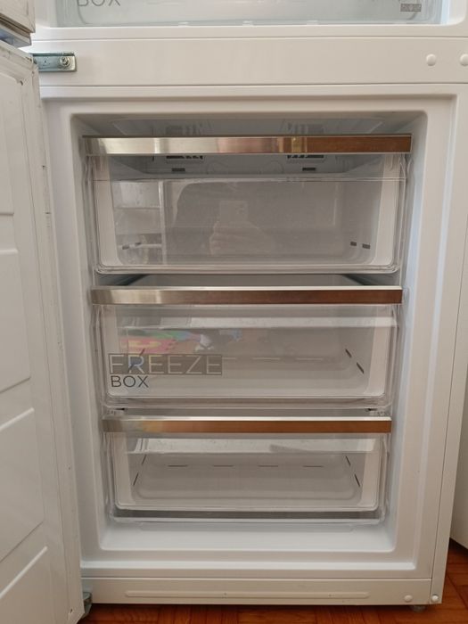 Frigorífico Combinado MIDEA | No Frost | 188cm | 310L