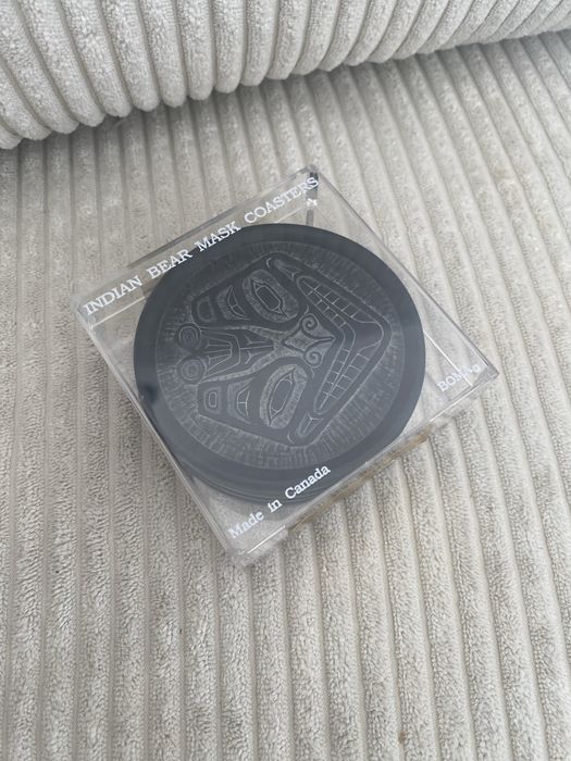 Podkładki w kształcie maski niedźwiedzia indyjskiego