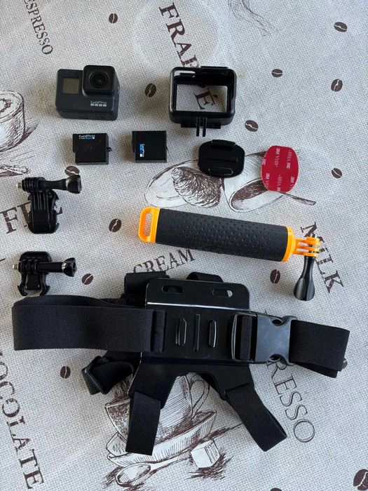 GoPro HERO 7 Black, 2 baterias e vários acessórios