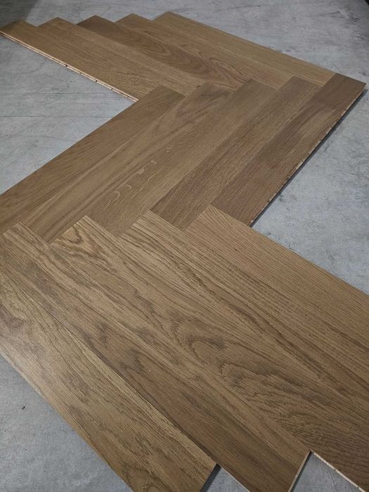 Jodełka dębowa klasyczna 11x70x490 lakier ambra (78 m2) promocja