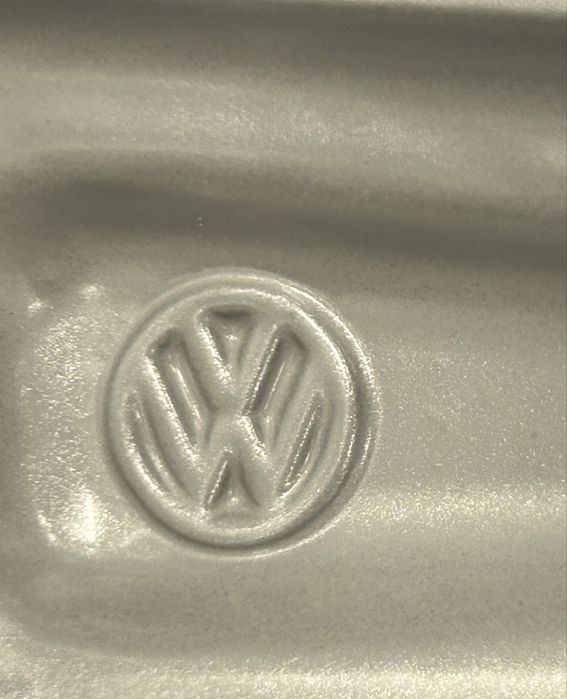 291 Felgi Aluminiowe Oryginał VW R 17 5x112 otwór 57,1 Bardzo Ładne