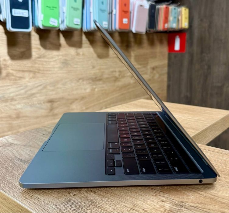 Ноутбук MacBook Pro 13 M1 (2020) 8/256Gb Space Gray Магазин Гарантія