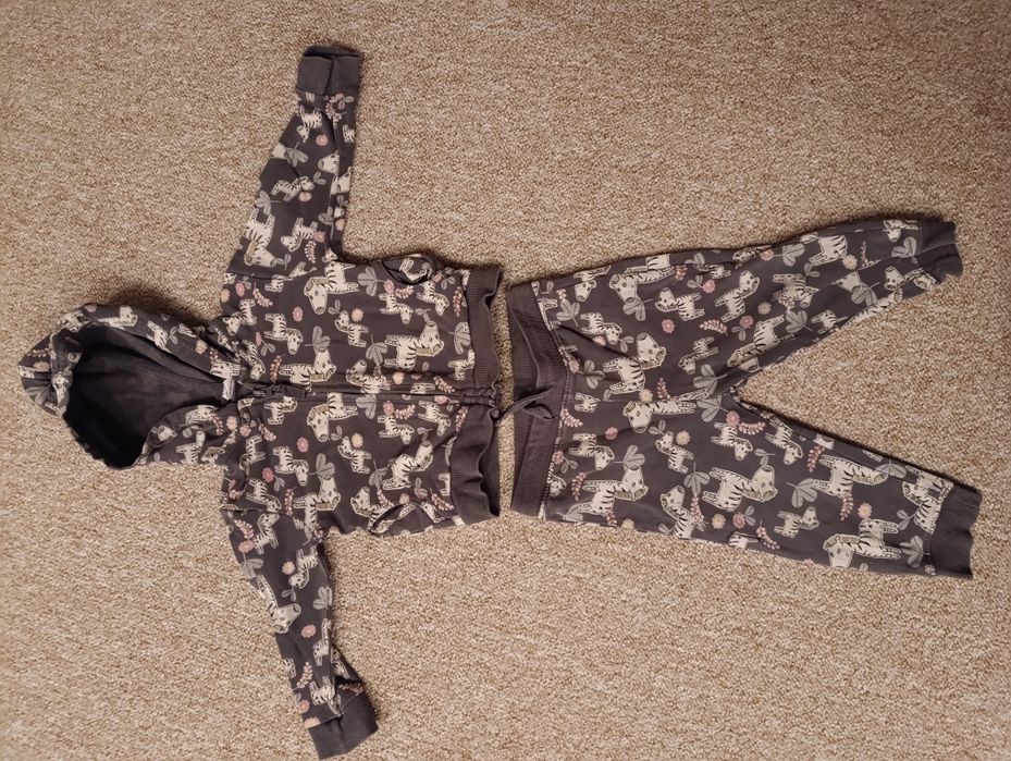 Dres dla dziewczynki cool club 80 bluza z kapturem na zamek i spodnie