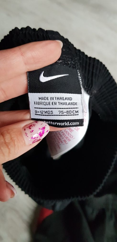 Krótkie spodenki NIKE roz. 75- 80  9/12 mcy