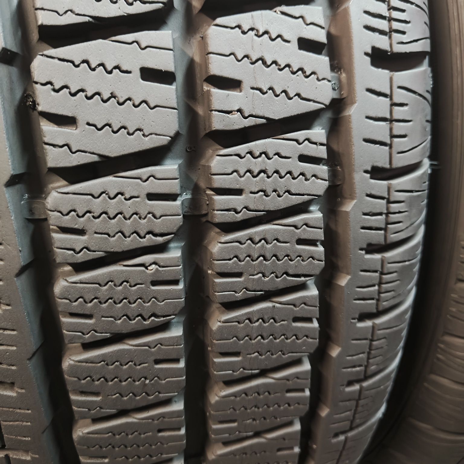 235/65/16 C Sprzedam parę opon całorocznych Dunlop
