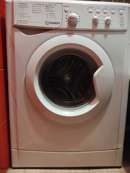 Продам стиральную машину Indesit IWSC 51051. На ремонт или запчасти.