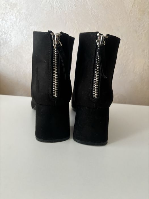 Ботильйони на осінь/весну 38 розміру