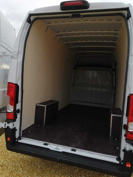 Fiat Ducato L4H2- zabudowa przestrzeni ładunkowej