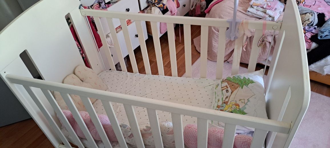 Cama de bebé  marca micuna