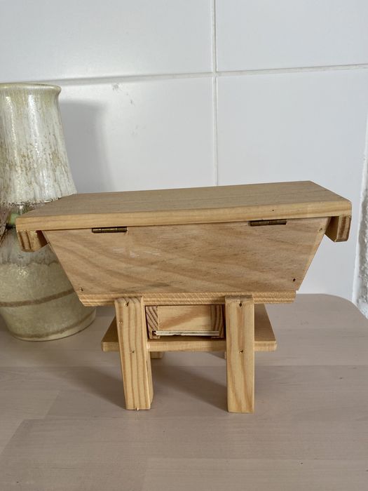 Masseira pequena toda a funcionar feita à mão