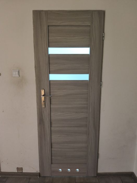 Drzwi łazienkowe prawe i lewe 70 z ościeżnicą używane