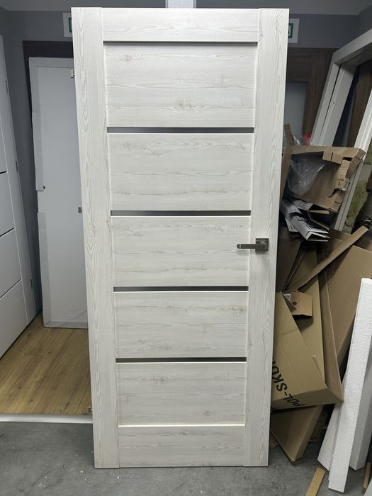 Sprzedam drzwi z ościeżnicą z ekspozycji