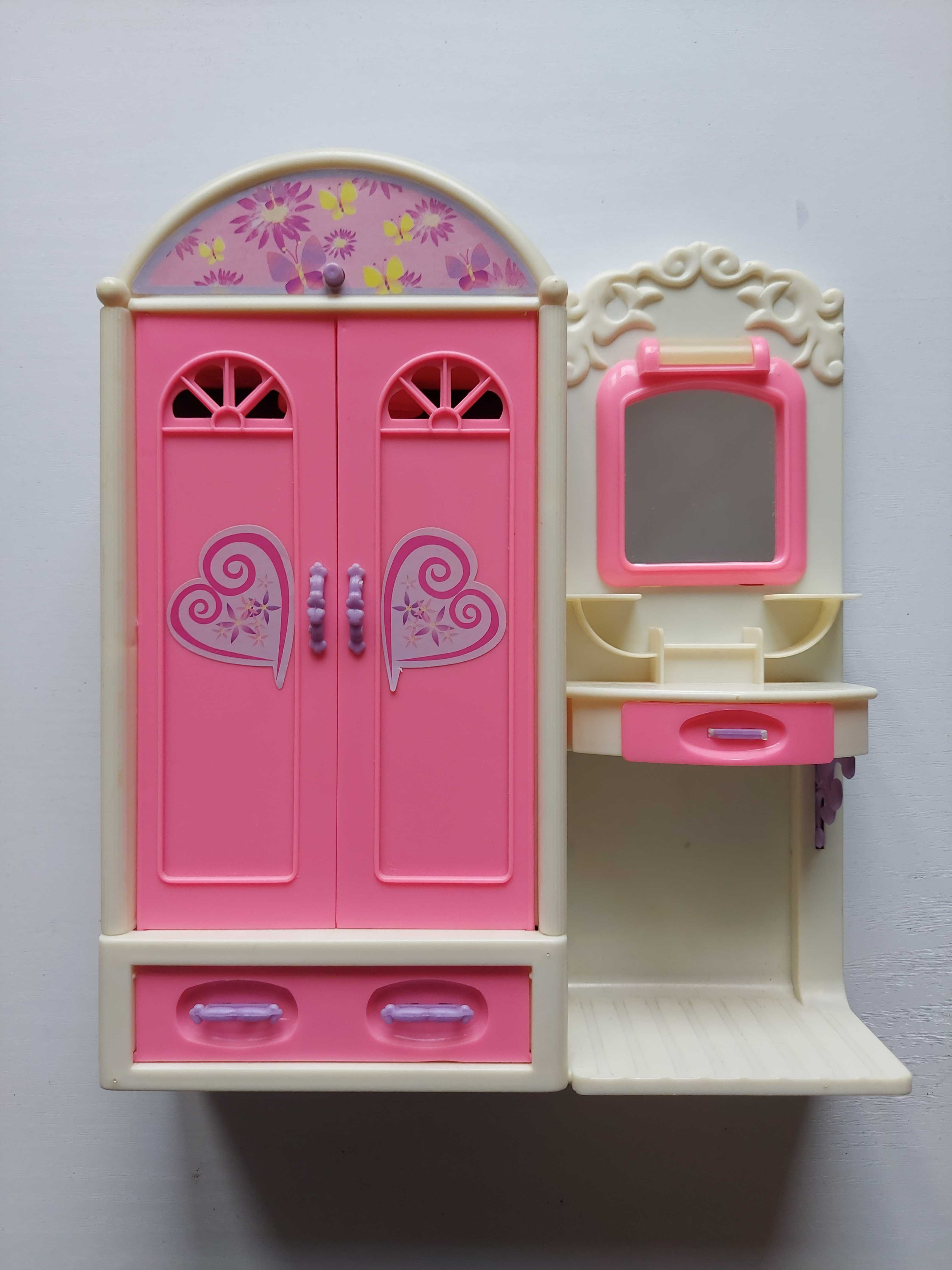Garderoba dla lalek różowa