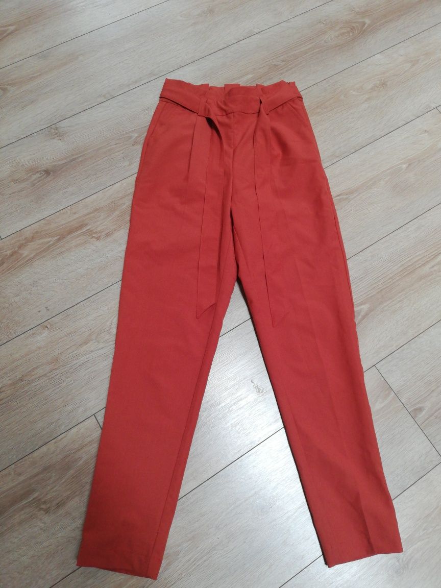 Damskie spodnie Cropp