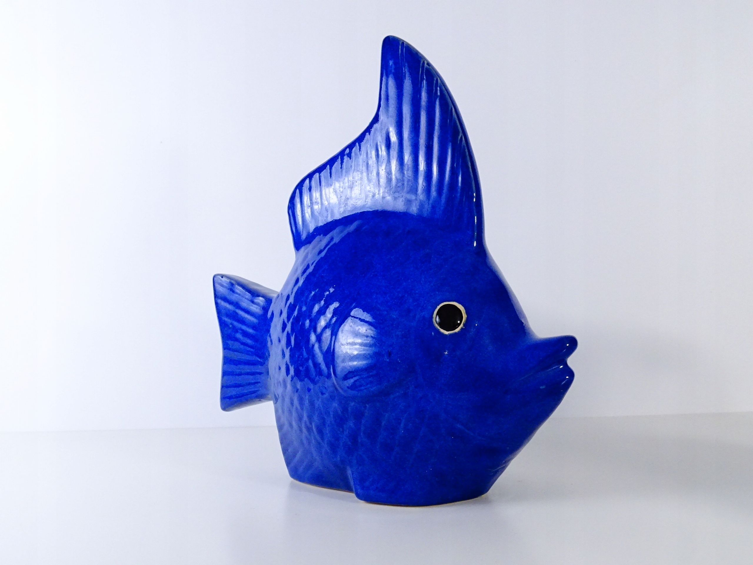 duża stara figura ceramiczna niebieska ryba