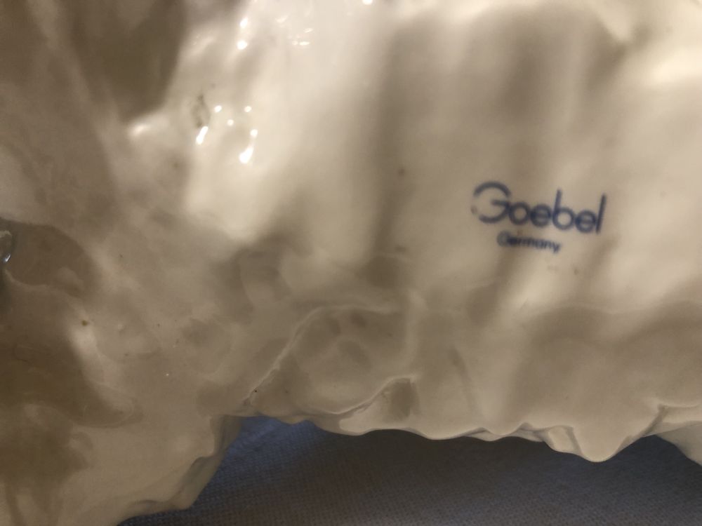 Goebel - porcelanowa duża figurka psa teriera