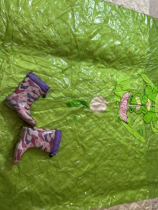 Дощовик. Гумові чоботи 33 розмір.