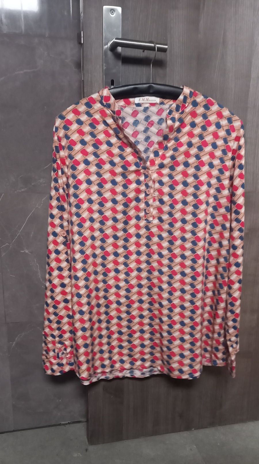 Blusa tamanho M  .