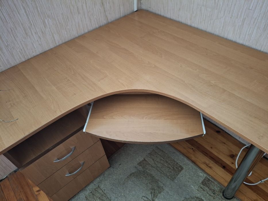 Продам стіл в гарному стані!