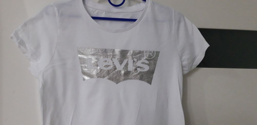 Levis t shirt ze srebrnym logo