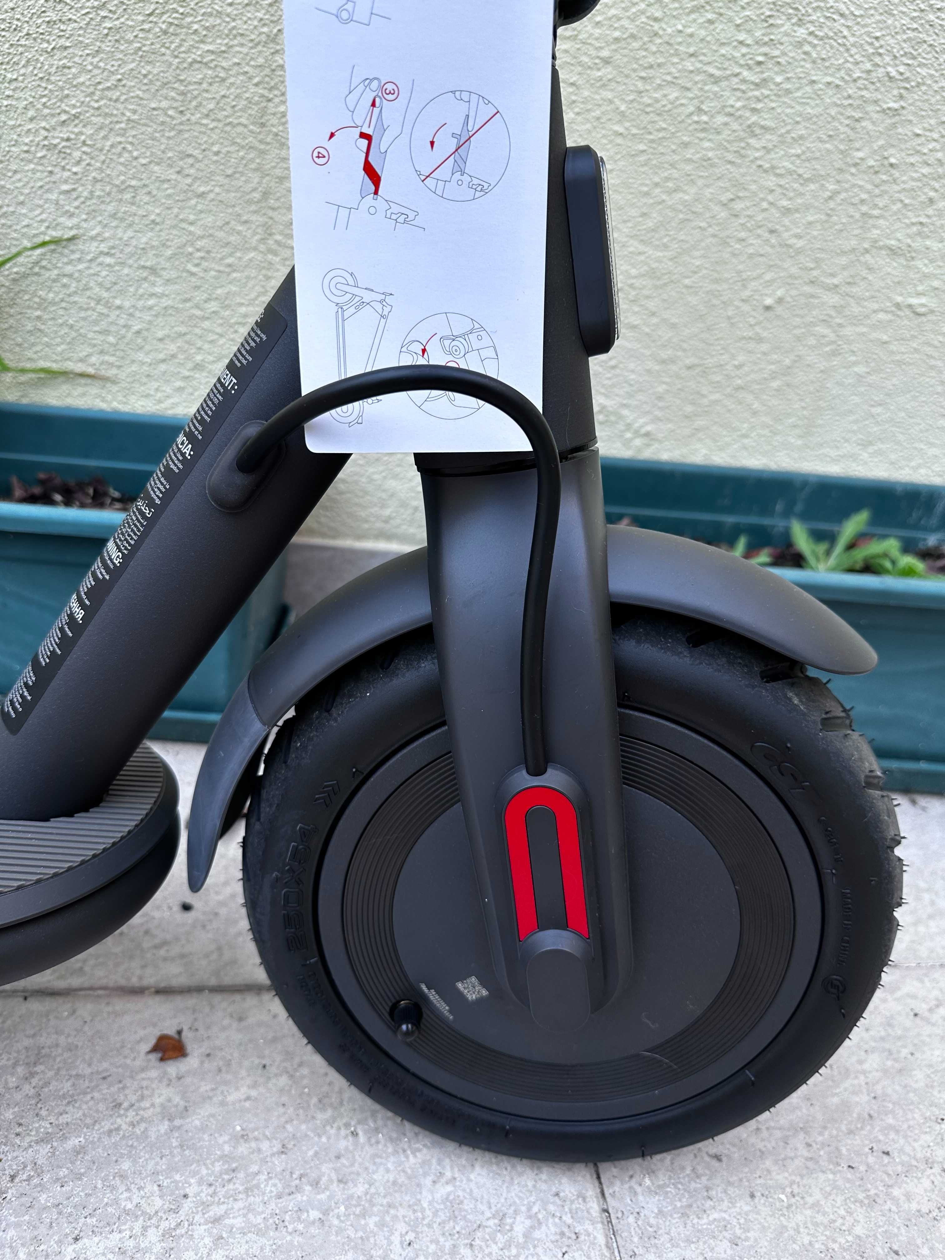 XIAOMI Electric Scooter 4 Black + Capacete