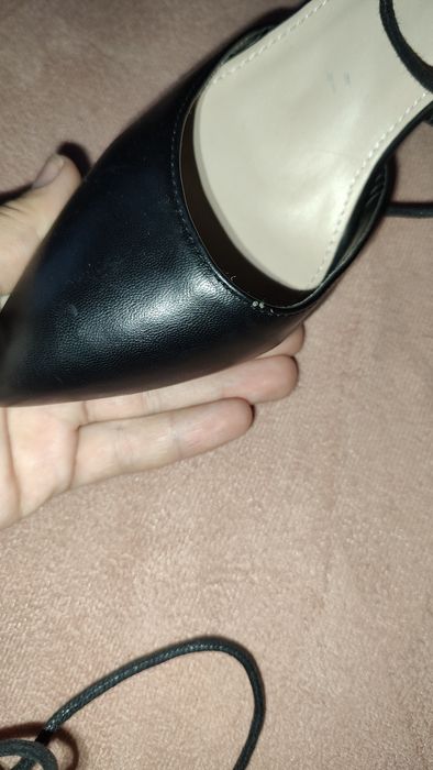 Чорні босоніжки на зав'язках