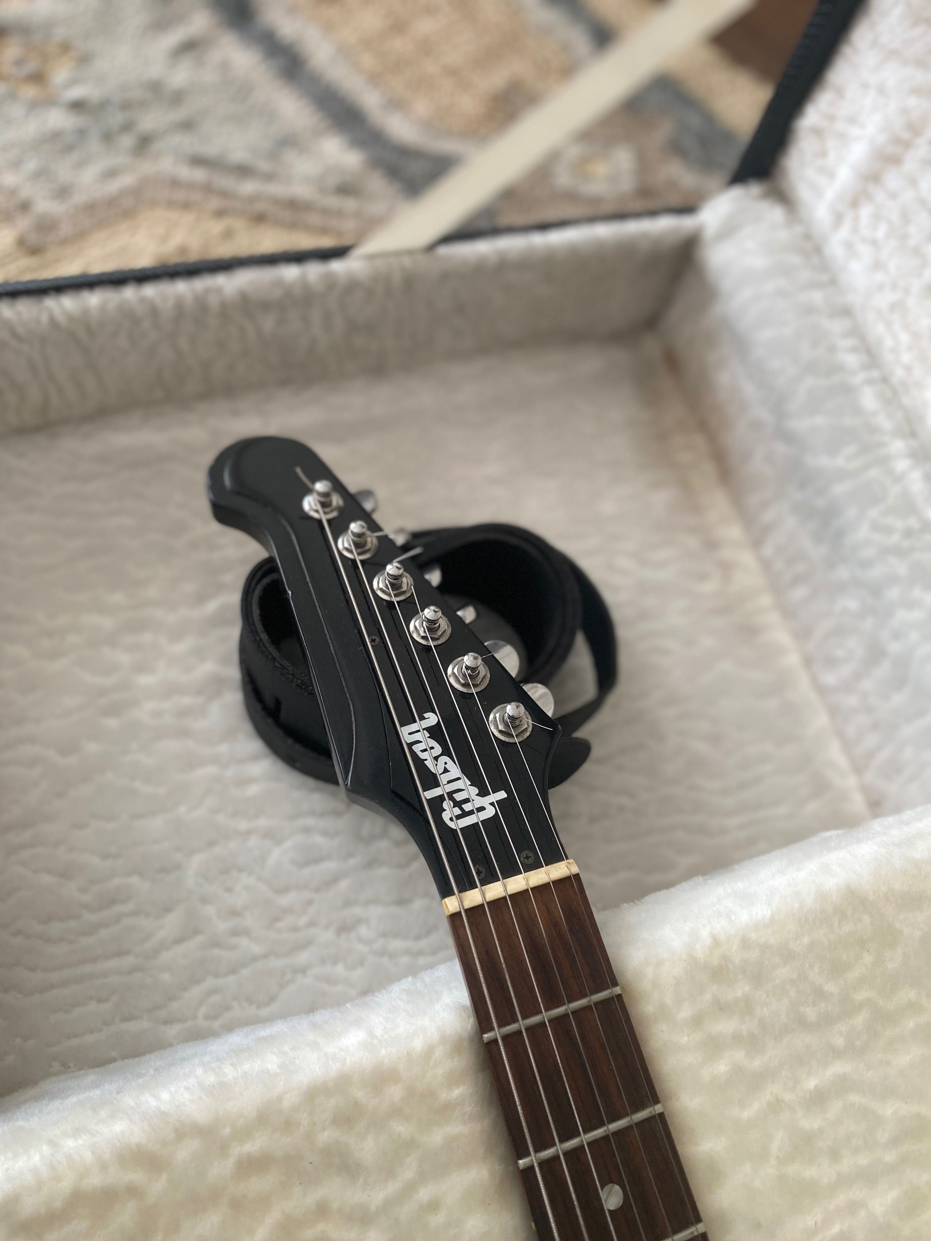 Gibson Firebird Studio 2006 - Dave Grohl The Pretender Guitar