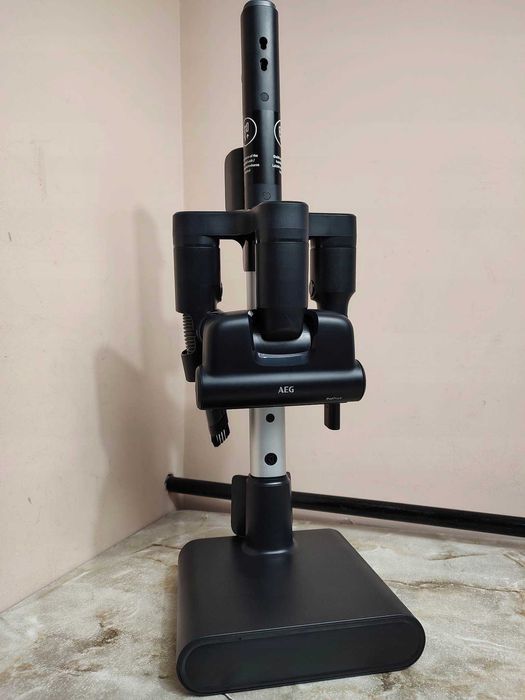 Odkurzacz pionowy AEG Animal 8000