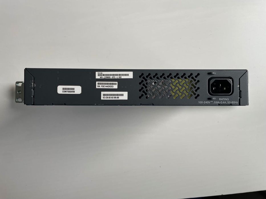 Switch 8 portowy Cisco 2960 7x 1G RJ45 oraz 1x 1G combo RJ45/SFP