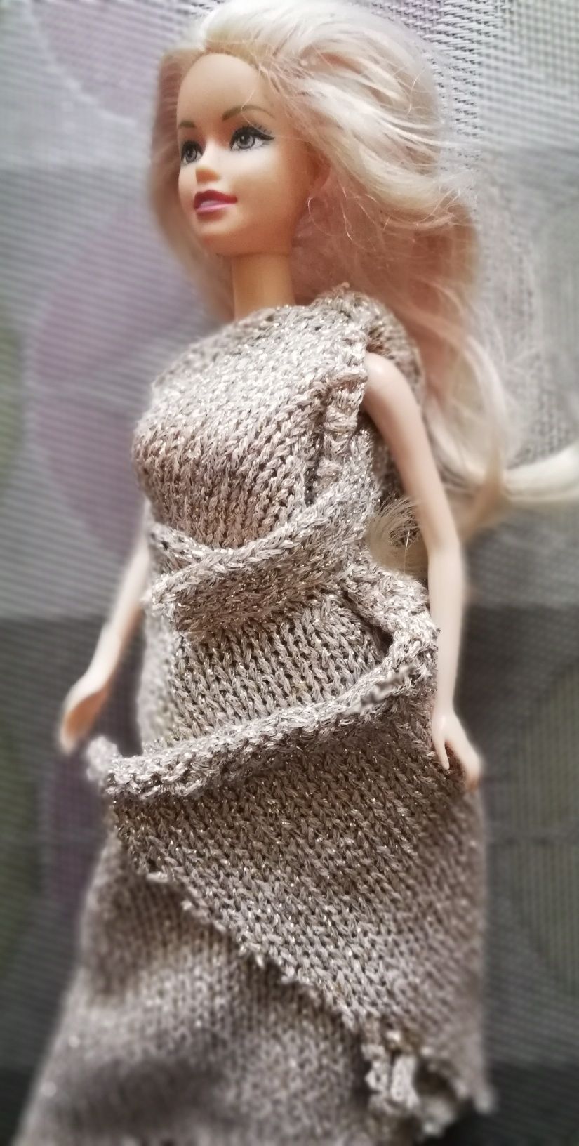 Laleczka Barbie w pięknej sukni