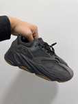 Adidas yeezy boost 700 utility black rozmiar 38