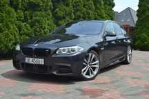 BMW Seria 5 M550D 381 KM xDrive Salon POLSKA Pneumatyka Masaże Dociągi HUD Faktura